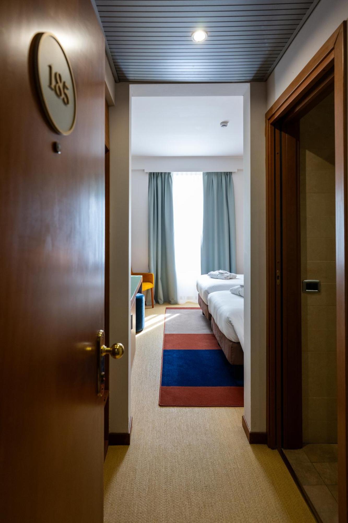 Standard Twin Room Two Twin Beds