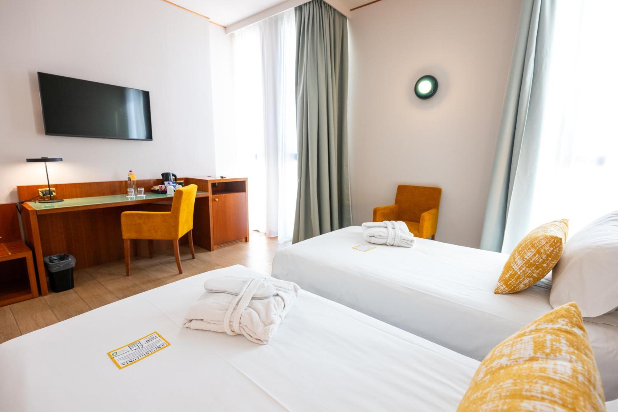 Standard Twin Room Two Twin Beds