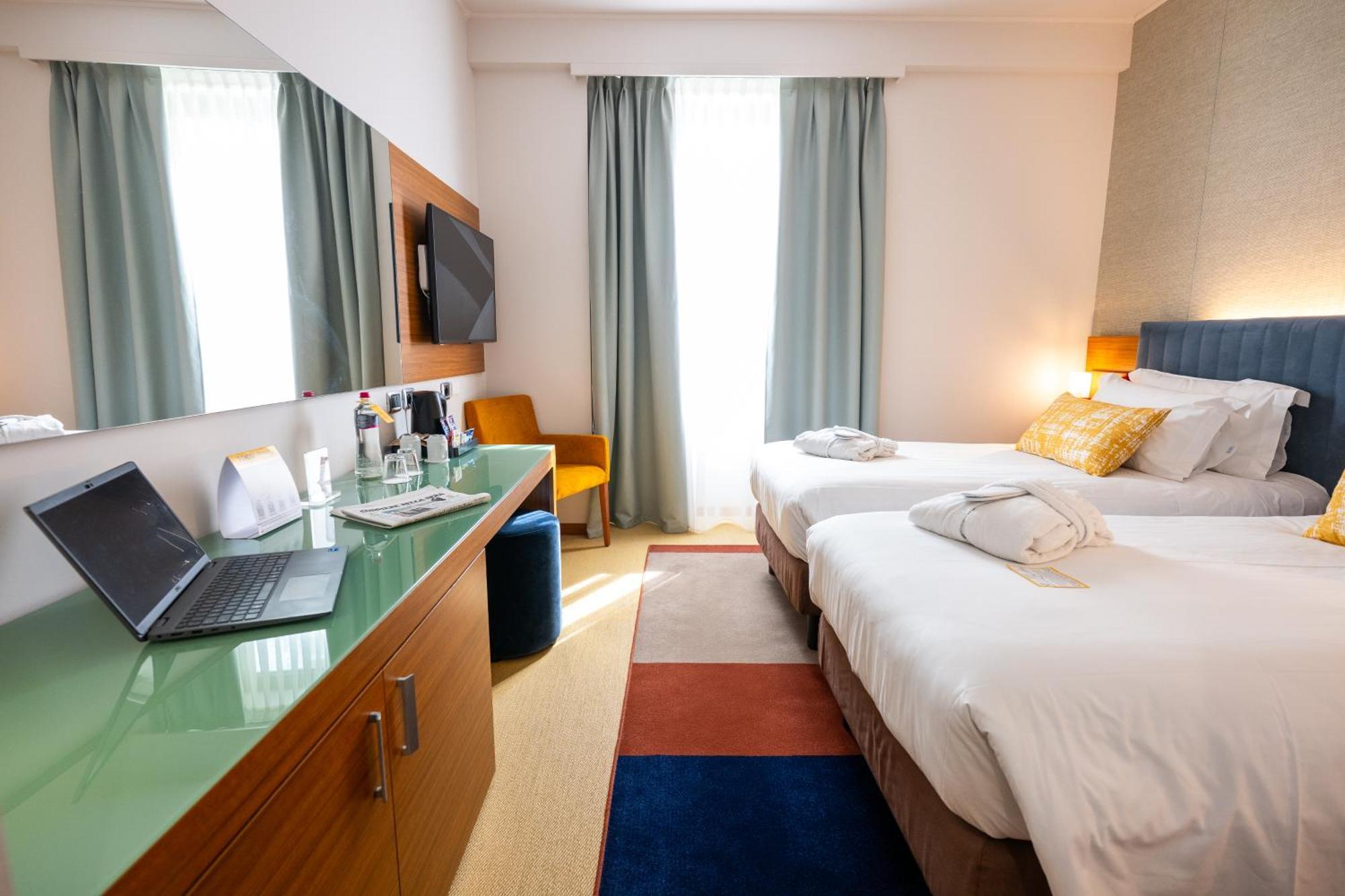Standard Twin Room Two Twin Beds