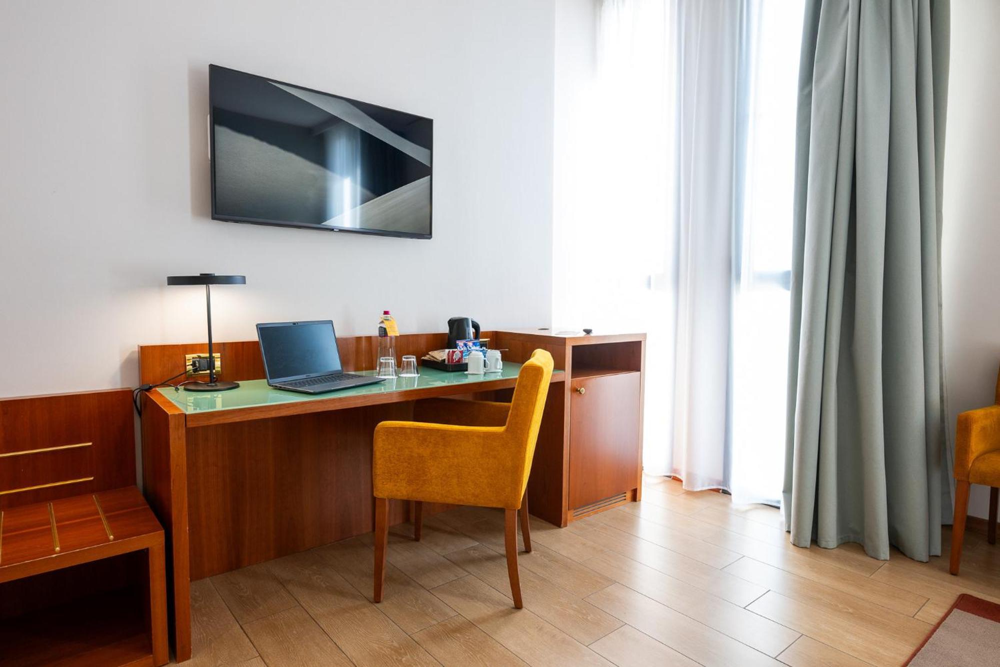 Premium Room One Double One Single Bed
