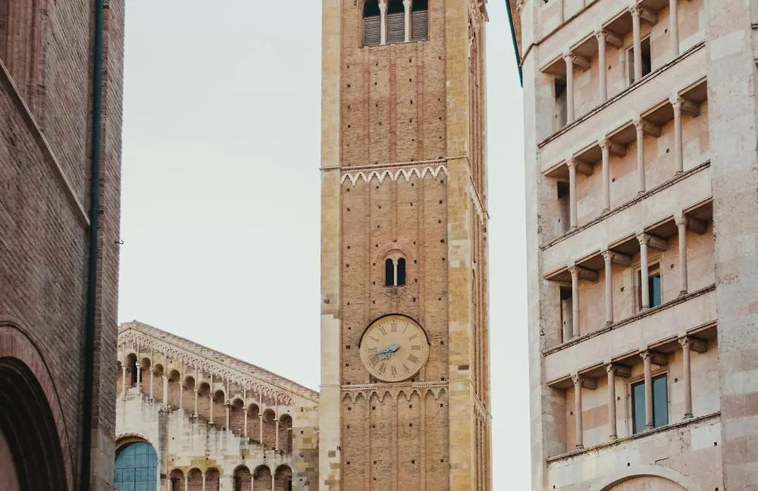 House Cavour 24 In The Heart Of Downtown Parma-1