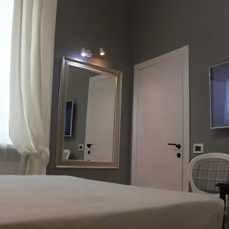 Jacuzzi Apartament By Parmacentro B&B-3