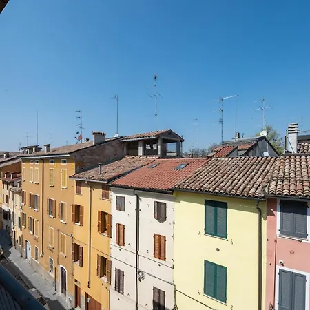 Oltretorrente Ampio Appartamento Con Balconi-3