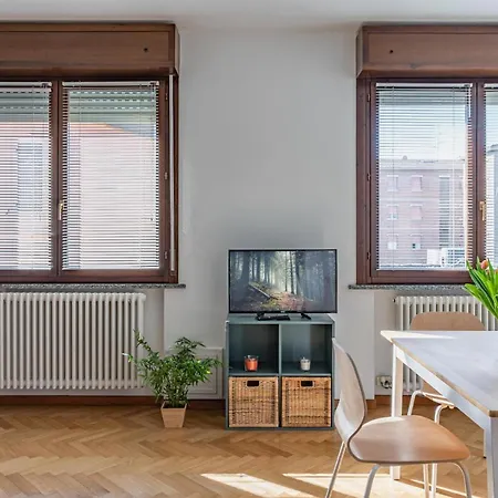 Guesthost - Parma Parco Ducale Duplex Apartment With Parking-2